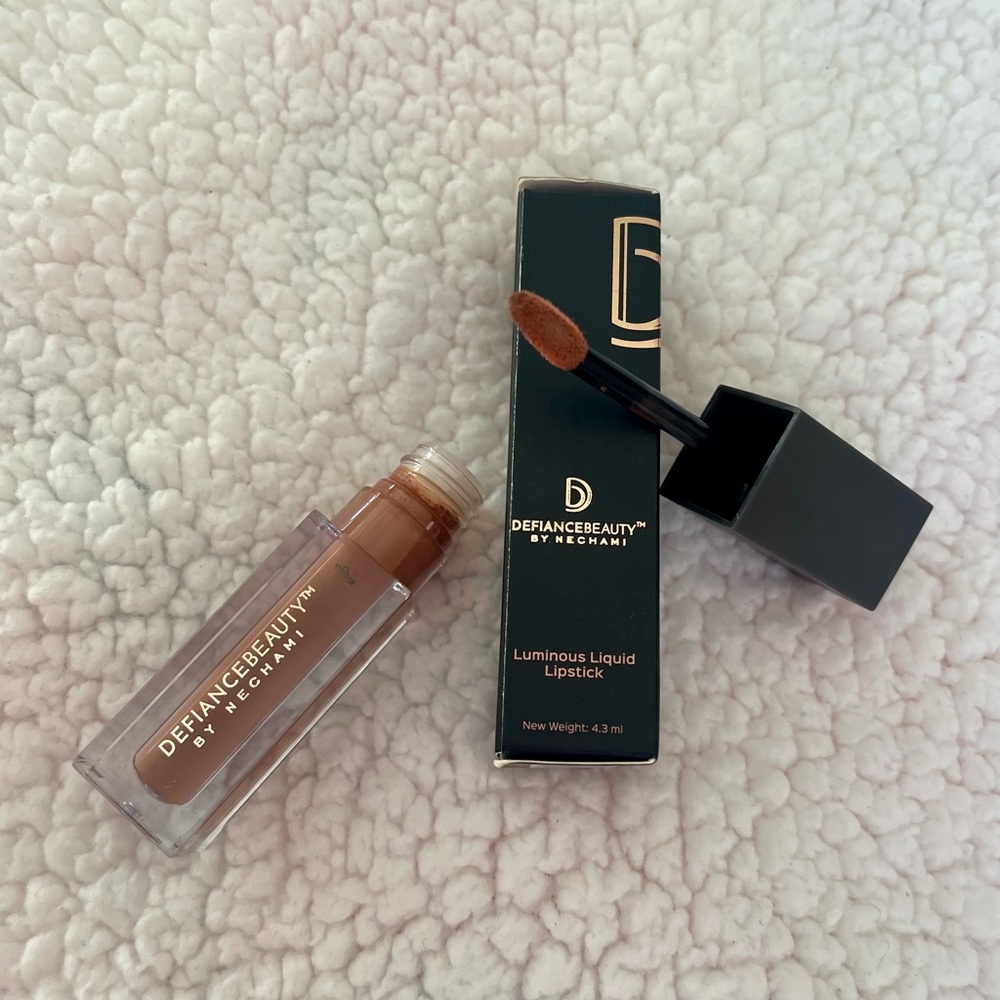 Defiance Beauty by Nechami Luminous Liquid Lipstick “Iconic”